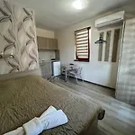 House Varna-1 3* Krapeț