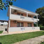 בית הארחה House Varna-1 קראפץ