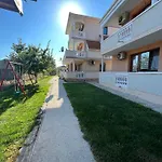 בית הארחה House Varna-1 קראפץ