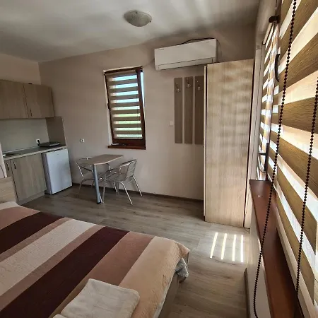 House Varna-1 3* קראפץ