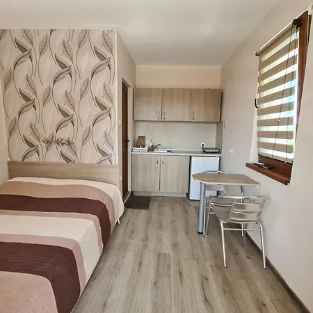 House Varna-1 בית הארחה