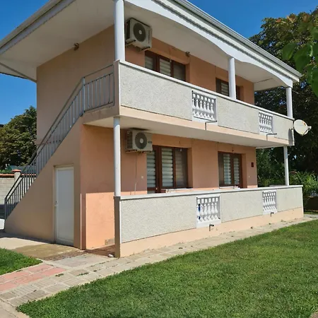 House Varna-1 3* Крапец