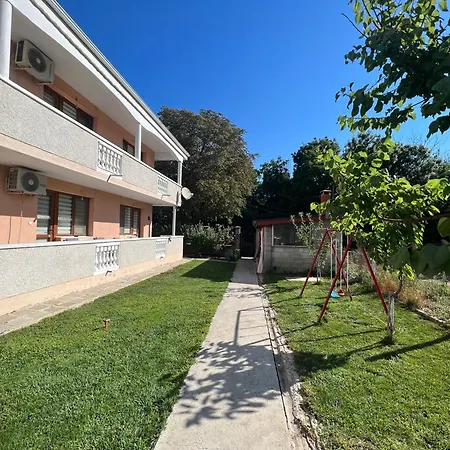 House Varna-1 3* קראפץ