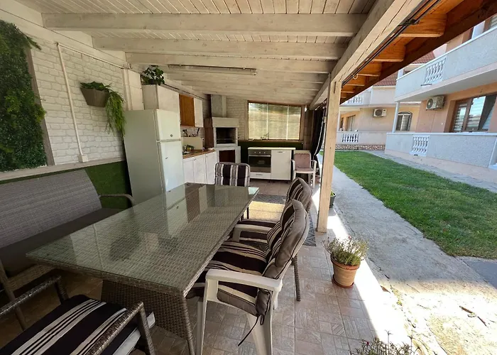 House Varna-1 Gæstehus 3*